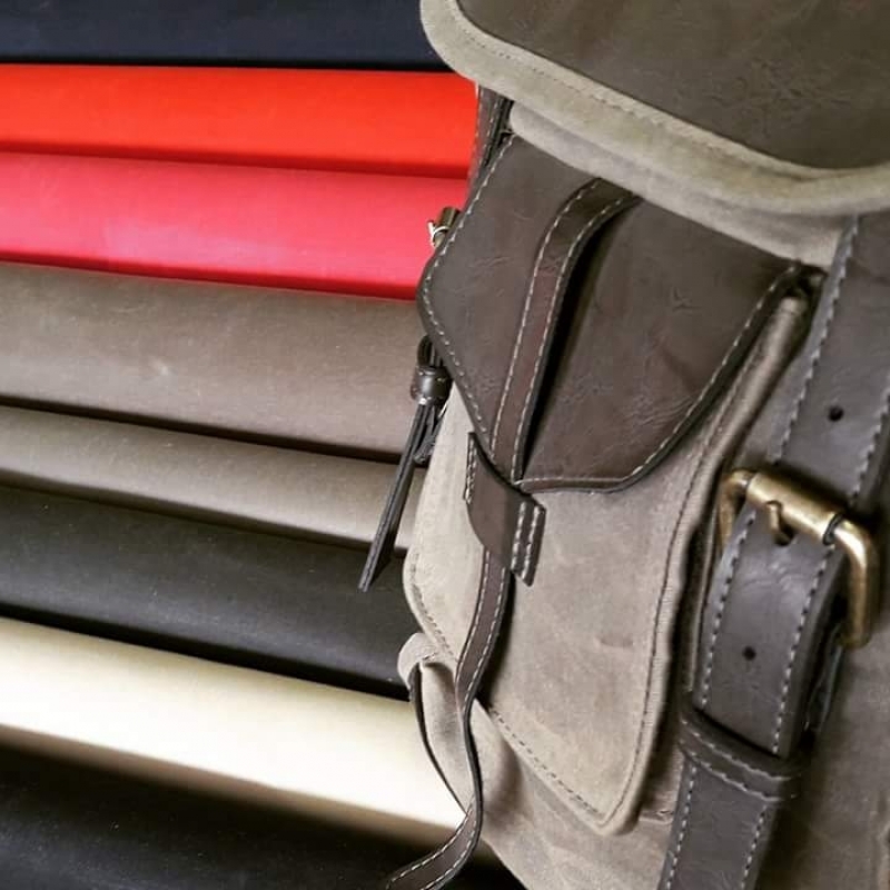 Lona para bolsas, mochilas e acessórios.